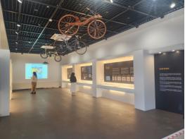 상주자전거박물관 “작은네모 우표에 쌓은 세상의 자전거와 자전거대회” 특별기획전 개막 기사 이미지