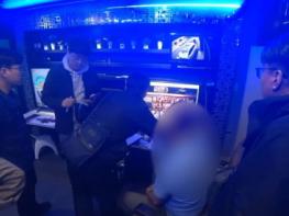 경북경찰, 전국 성인PC방에 1,700억원 규모 도박게임을 제공한 피의자 일당 검거 기사 이미지