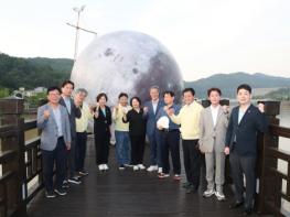 안동시의회, '안동 문화재야행(월영야행)' 참여 관계자들 격려 기사 이미지