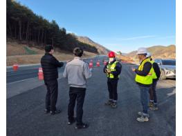 안동경찰서, 동절기(冬節期) 교통사고 예방 위한 도로공사 구간 현장 점검실시 기사 이미지