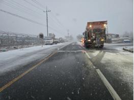 상주시, 비·눈 악천후 속 시민 안전 사고 예방 위해 총력 기사 이미지