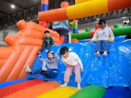 울릉군청소년센터 겨울방학 맞이 프로그램 “에메랄드 키즈카페, 에어바운스 팡!팡!”성료 기사 이미지