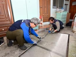 청송군, 할매·할배 등 긁어주는 ‘효자손’ 8282민원처리 기사 이미지