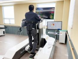 재활에도 로봇 시대… 청송군보건의료원, 장애인 로봇재활운동실 전격 운영 기사 이미지