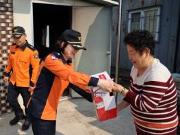 청송소방서, 화목보일러 사용 가구 자동확산소화기 무상 보급·설치 나서 기사 이미지