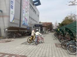 상주시청 공직자들, 자전거 출퇴근으로 에너지 절약 실천 기사 이미지