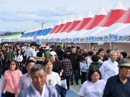 [풍기인삼축제] 2026영주풍기인삼축제, 관광객 발길 이어지며 축제장 ‘북적’ 기사 이미지